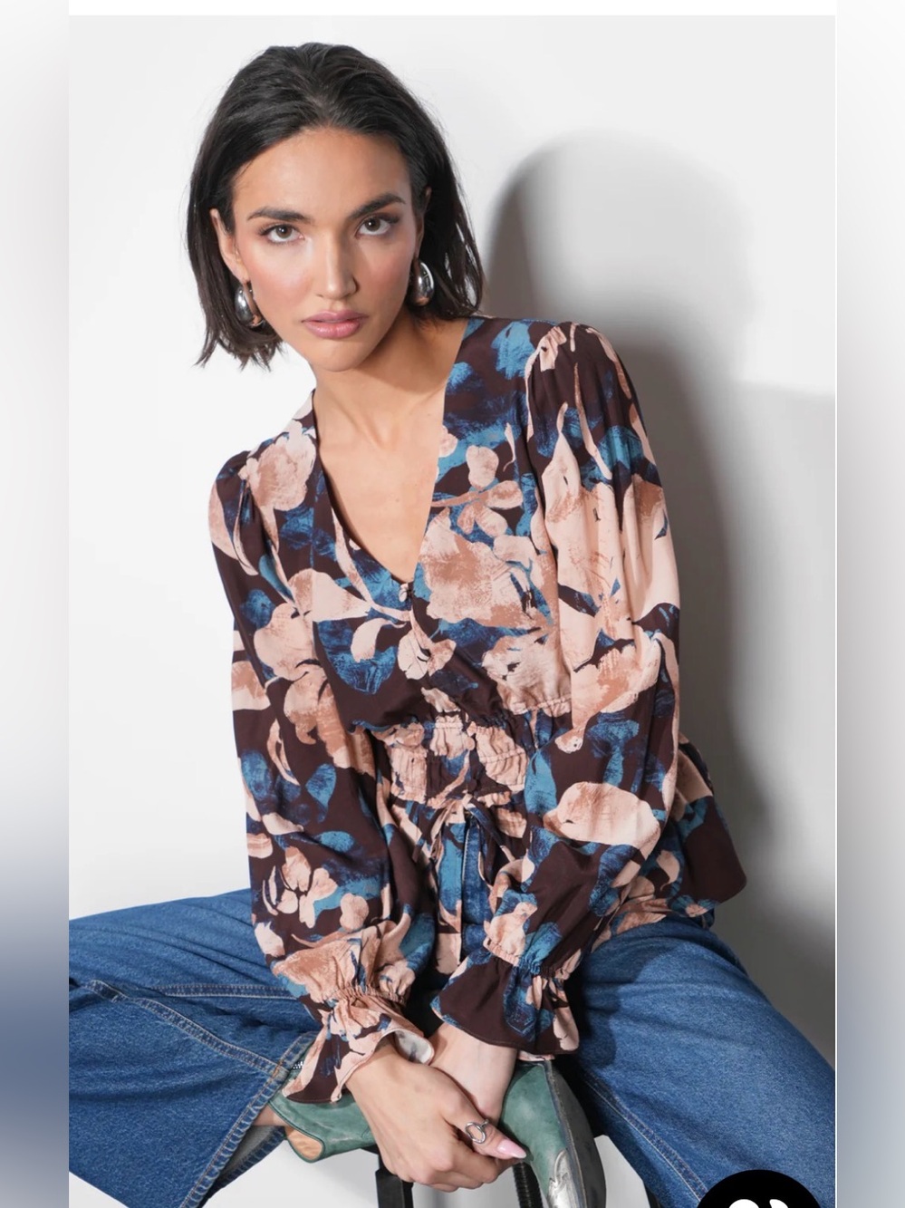 Greylin

Nicki Printed V-neck Blouse